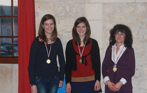 Mathilde  et Joëlle, meilleures marcheuses du comité17 et Manon (au centre) 400m